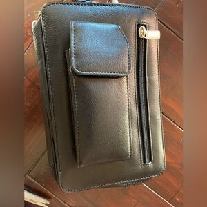 Wilson’s Leather wristlet black silver tone hardware eye glass compartment